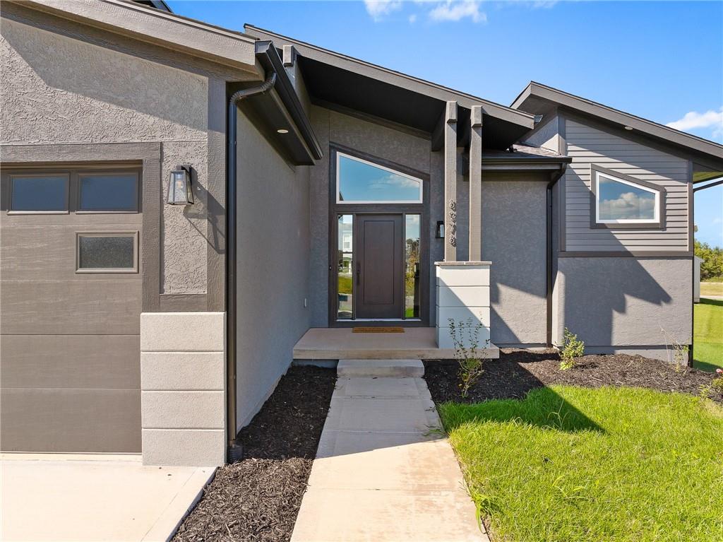 8978 Shady Bend Road Lenexa, KS 66227 - Photo 4 of 48