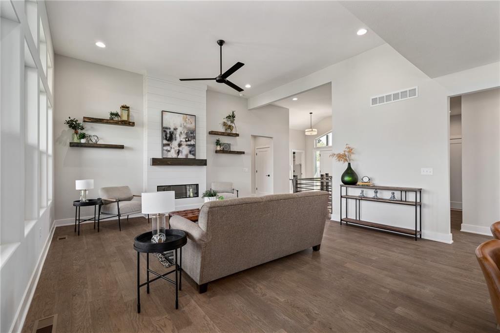 8978 Shady Bend Road Lenexa, KS 66227 - Photo 9 of 48