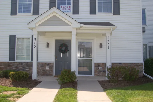 $249,000 | 1531 Silverstone Drive, Unit 1531, Carpentersville, IL 60110