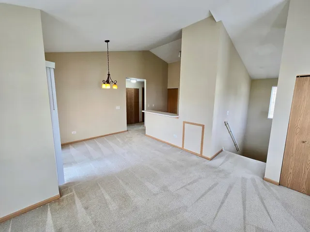 $249,000 | 1531 Silverstone Drive, Unit 1531, Carpentersville, IL 60110