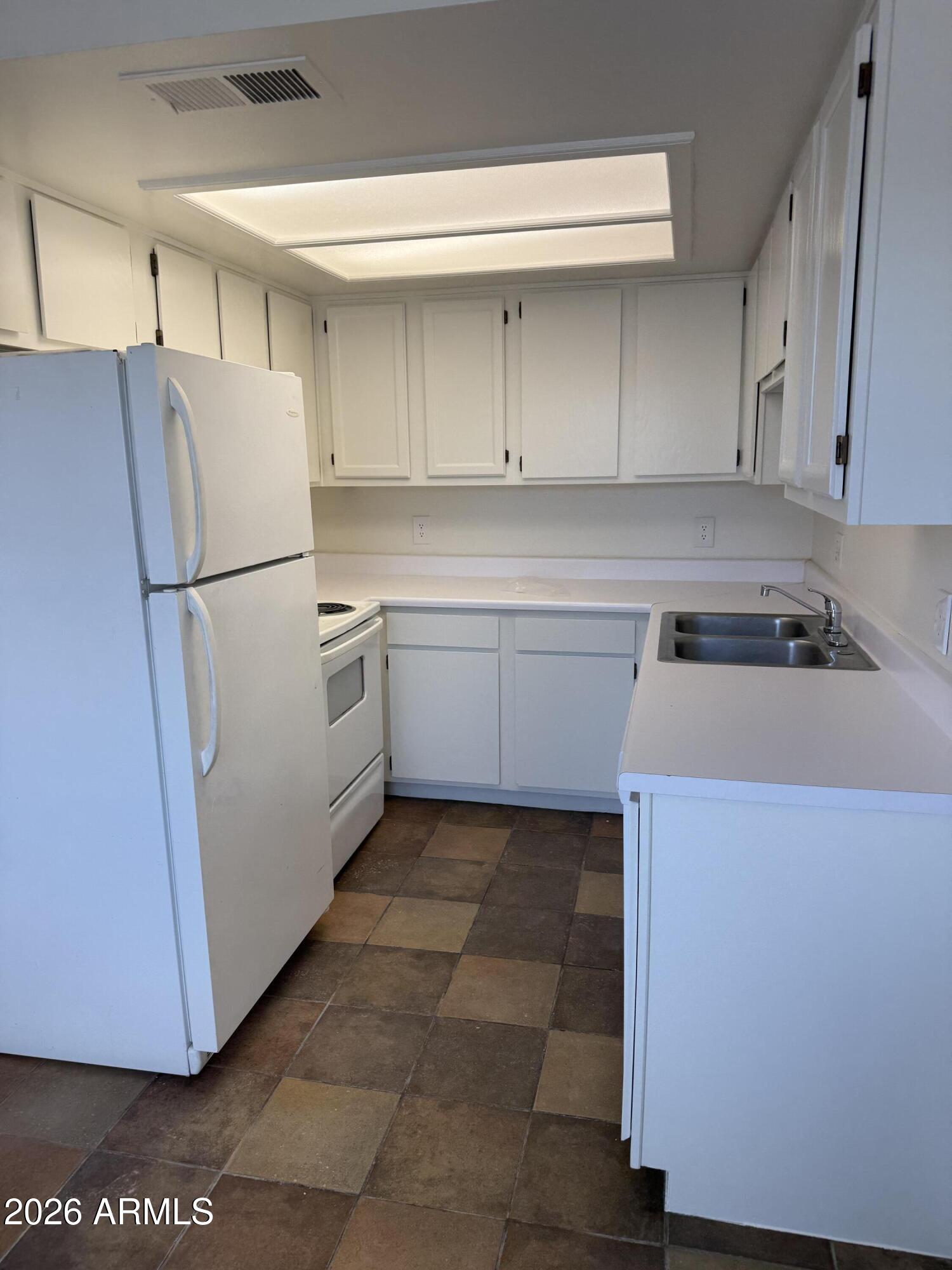 2560 South Yavapai Road, Unit 2 Apache Junction, AZ 85119 - Photo 7 of 11 IMG_2274