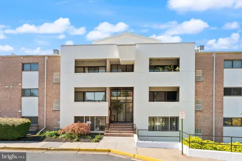 $465,000 | 4360 Cherry Hill Road, Unit 103, Arlington, VA 22207