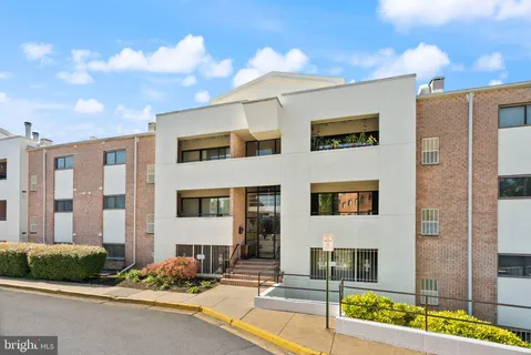 $465,000 | 4360 Cherry Hill Road, Unit 103, Arlington, VA 22207