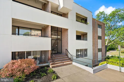 $465,000 | 4360 Cherry Hill Road, Unit 103, Arlington, VA 22207