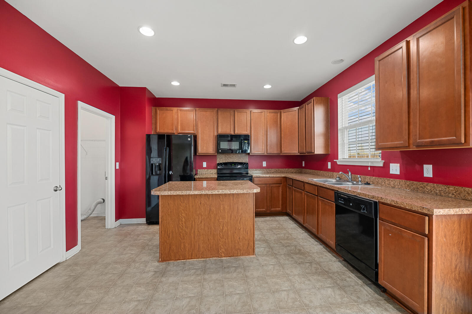 529 Pleasant Side Drive Moncks Corner, SC 29461 - Photo 9 of 20 529 Pleasant Side Drive 12 of 27