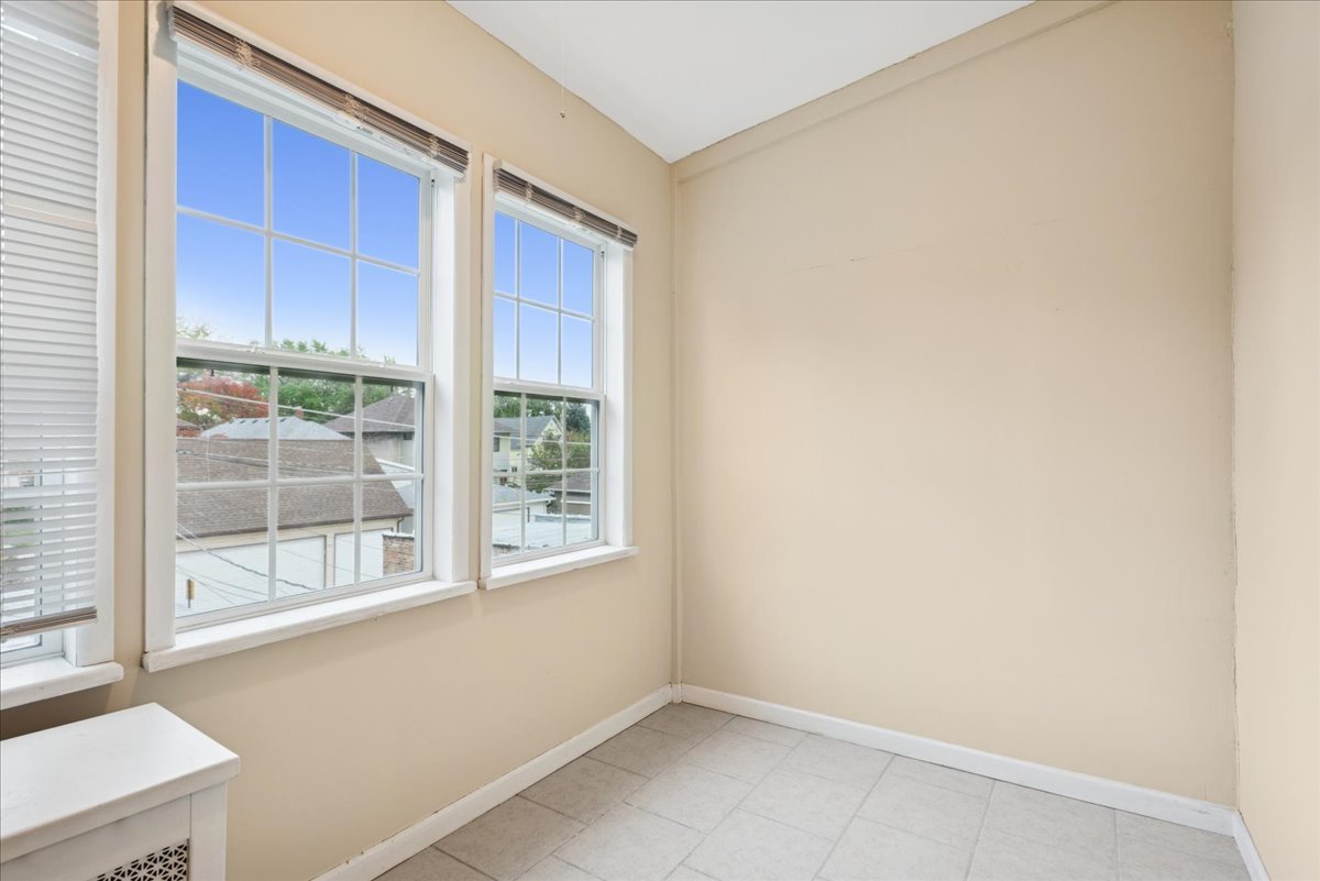 600 Ferdinand Avenue Forest Park, IL 60130 - Photo 14 of 20 a view of an empty room with a window
