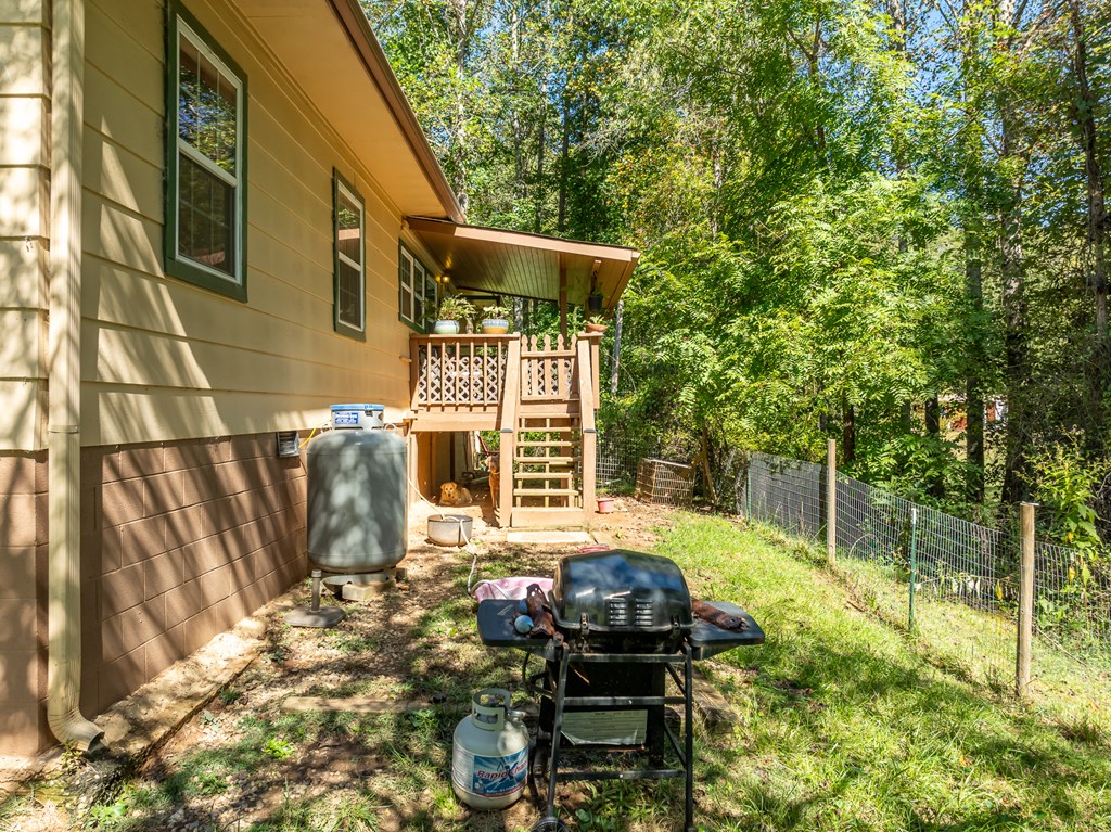 1813 John Smith Road East Blairsville, GA 30512 - Photo 32 of 41 a backyard of a house with table and chairs