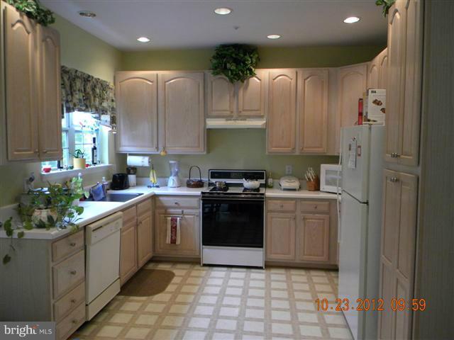 4201 Huntshire Road Randallstown, MD 21133 - Photo 17 of 28 Kitchen