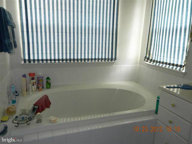 4201 Huntshire Road Randallstown, MD 21133 - Photo 22 of 28 SOAKING TUB