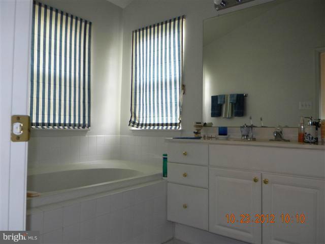 4201 Huntshire Road Randallstown, MD 21133 - Photo 26 of 28 Bath (Master)