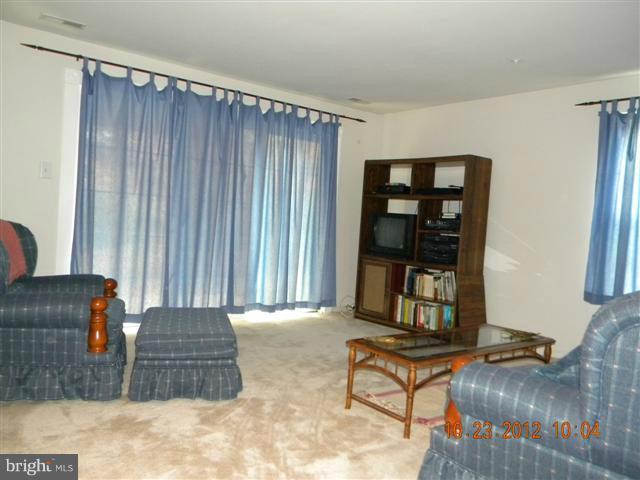 4201 Huntshire Road Randallstown, MD 21133 - Photo 5 of 28 Family Room