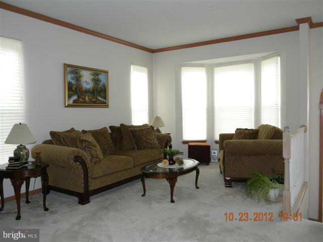 4201 Huntshire Road Randallstown, MD 21133 - Photo 6 of 28 Living Room