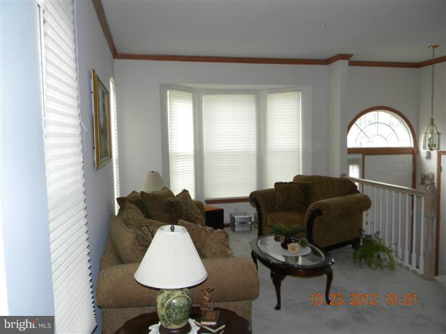 4201 Huntshire Road Randallstown, MD 21133 - Photo 10 of 28 Living Room