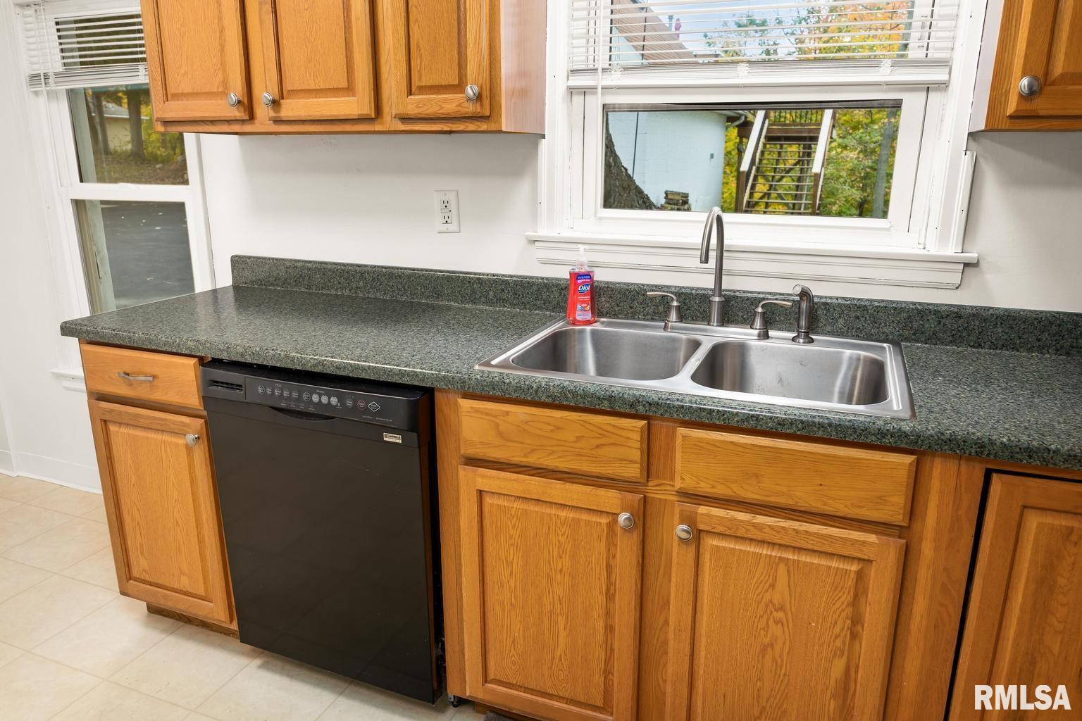 22165 Spring Creek Road Washington, IL 61571 - Photo 17 of 52 Gallery Image 17