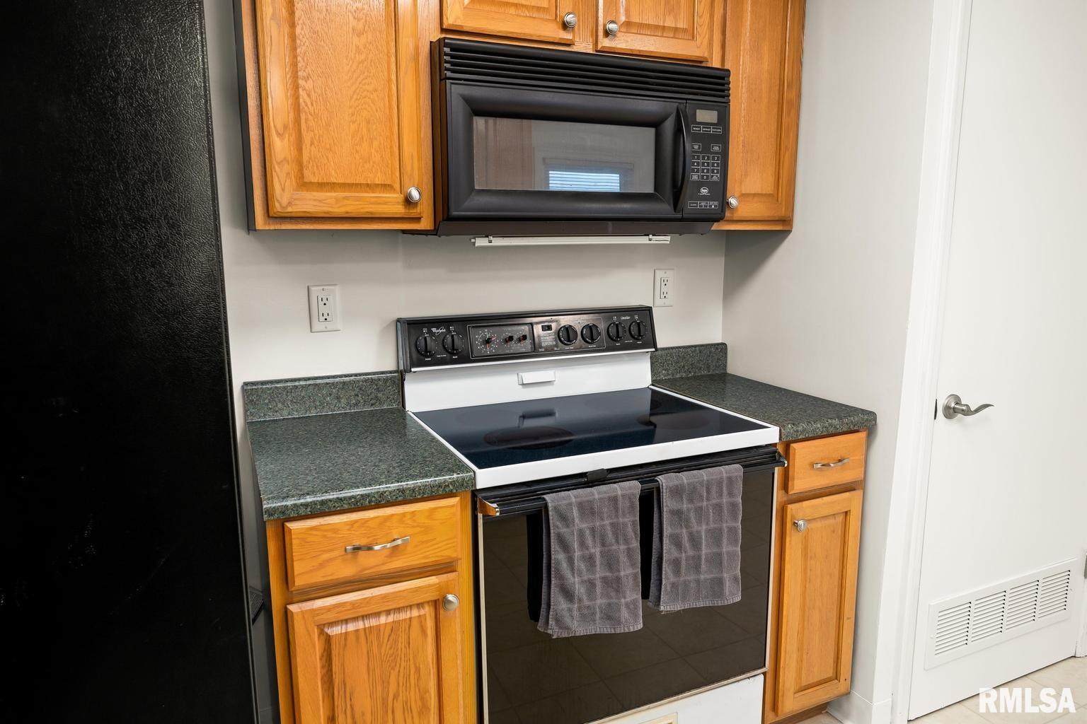 22165 Spring Creek Road Washington, IL 61571 - Photo 18 of 52 Gallery Image 18