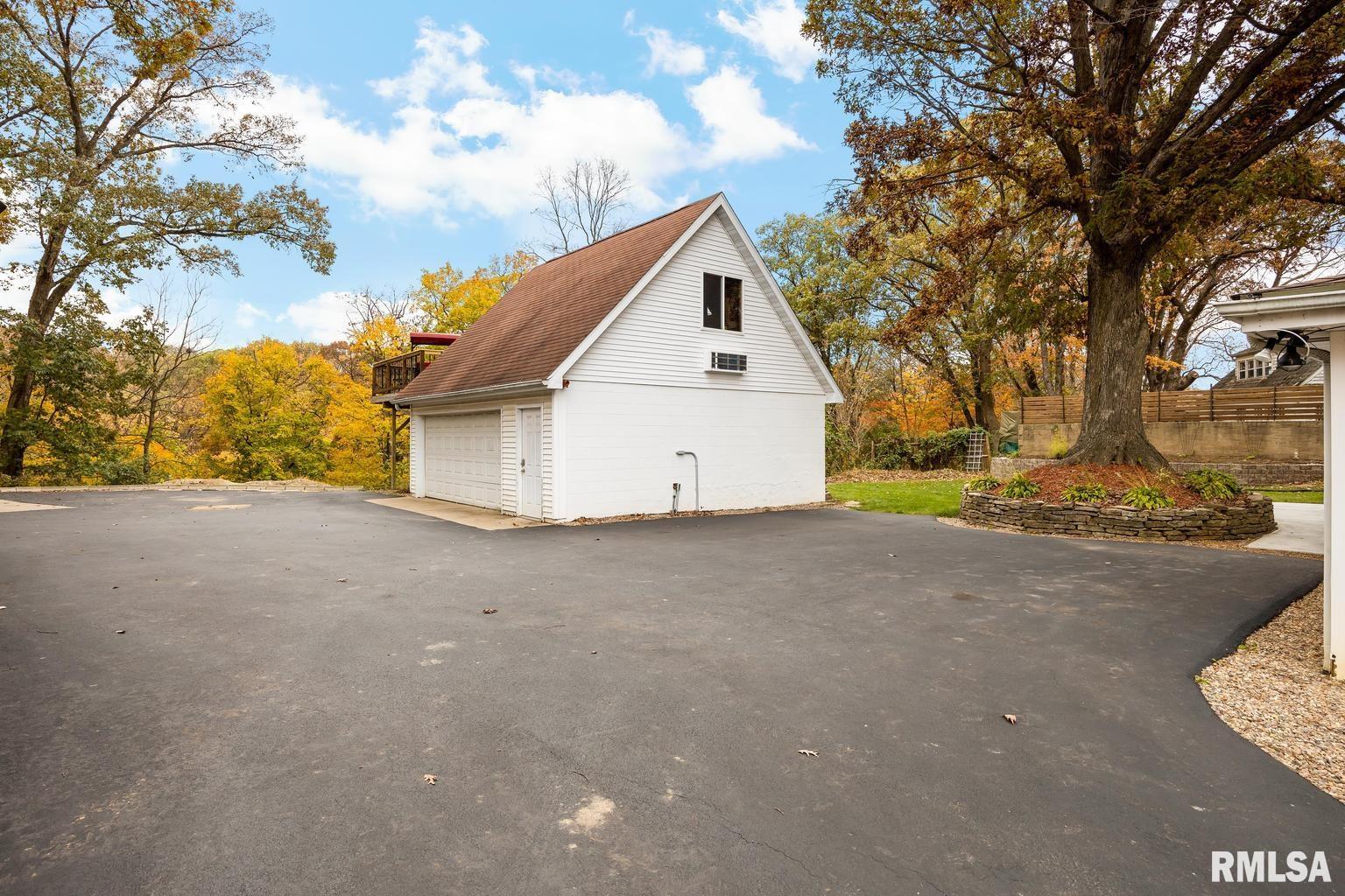 22165 Spring Creek Road Washington, IL 61571 - Photo 34 of 52 Gallery Image 34
