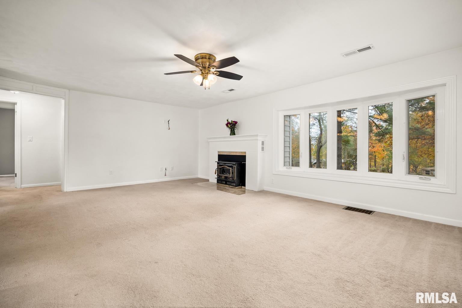 22165 Spring Creek Road Washington, IL 61571 - Photo 8 of 52 Gallery Image 8
