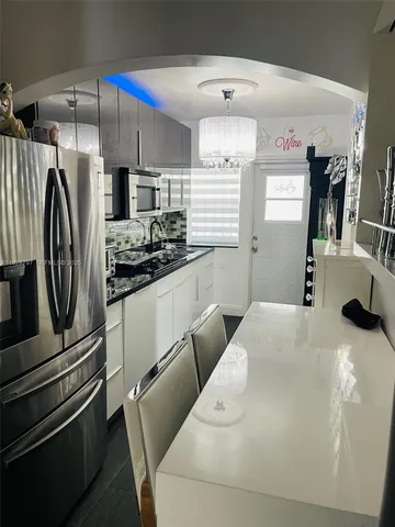 $2,500 | 1027 Euclid Avenue, Unit 3, Miami Beach, FL 33139