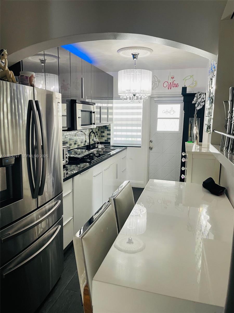 1027 Euclid Avenue, Unit 3 Miami Beach, FL 33139 - Photo 3 of 13