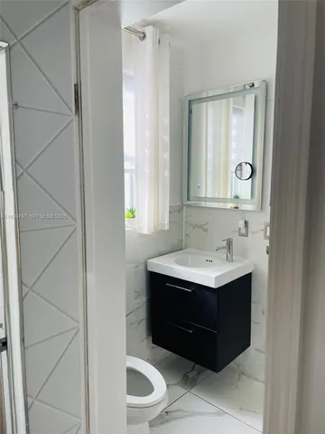 $2,500 | 1027 Euclid Avenue, Unit 3, Miami Beach, FL 33139