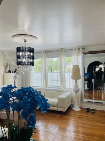 $2,500 | 1027 Euclid Avenue, Unit 3, Miami Beach, FL 33139