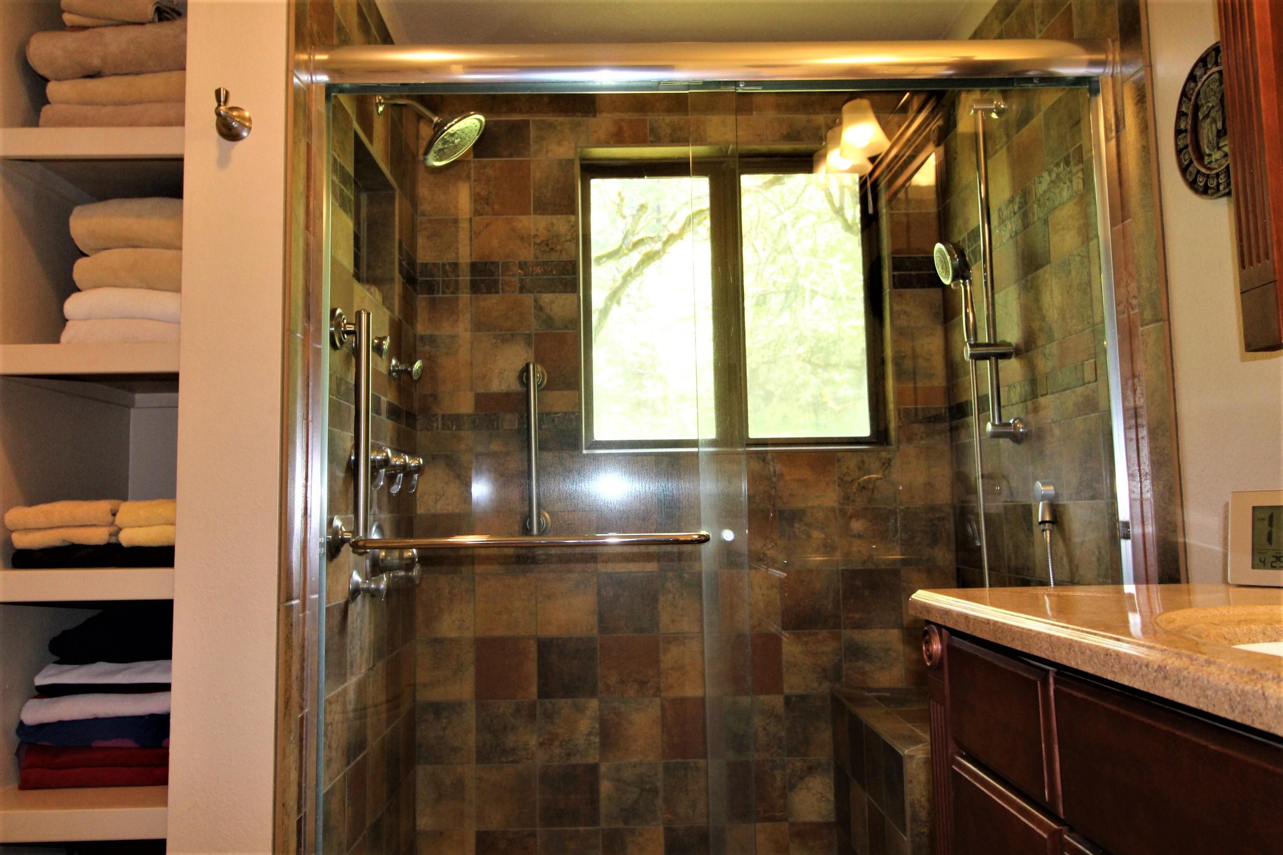 1333 Upper Applegate Road Jacksonville, OR 97530 - Photo 18 of 38 1333 primary bth