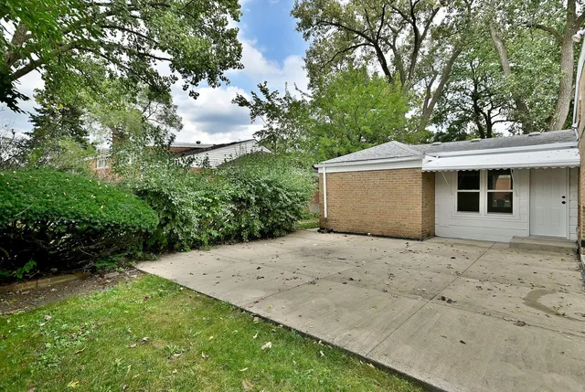 $549,900 | 6750 North Kostner Avenue, Lincolnwood, IL 60712