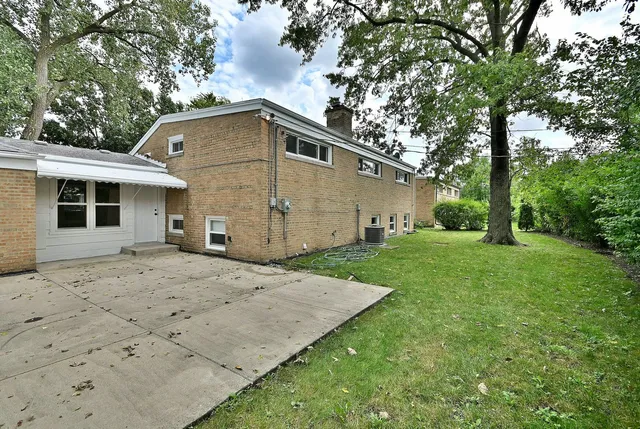 $549,900 | 6750 North Kostner Avenue, Lincolnwood, IL 60712