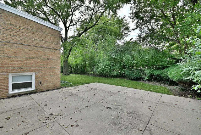 $549,900 | 6750 North Kostner Avenue, Lincolnwood, IL 60712