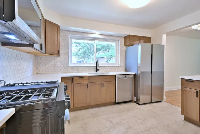 $549,900 | 6750 North Kostner Avenue, Lincolnwood, IL 60712