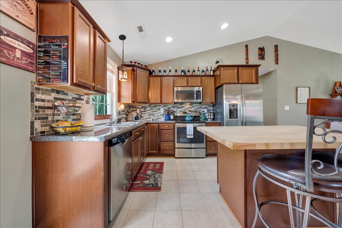 75 Longfield Road Fincastle, VA 24090 - Photo 12 of 30 Kitchen 2