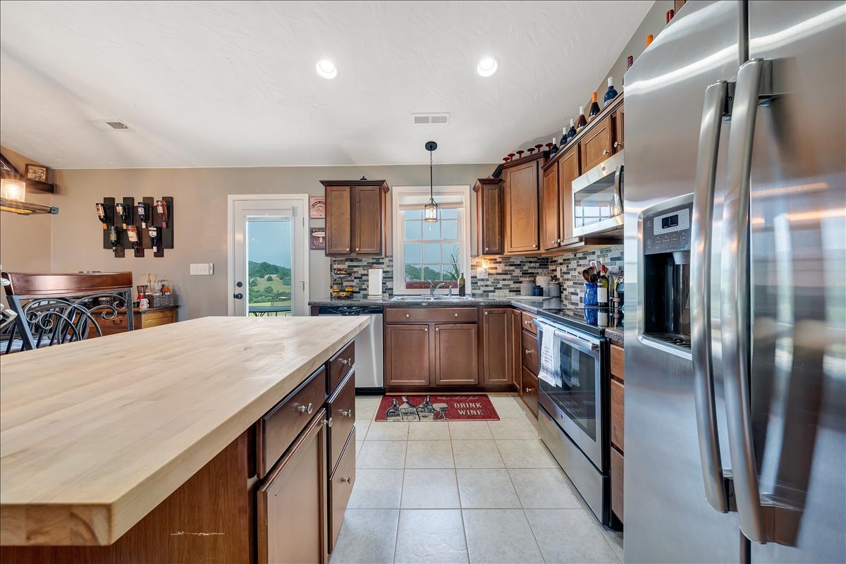 75 Longfield Road Fincastle, VA 24090 - Photo 13 of 30 Kitchen 3