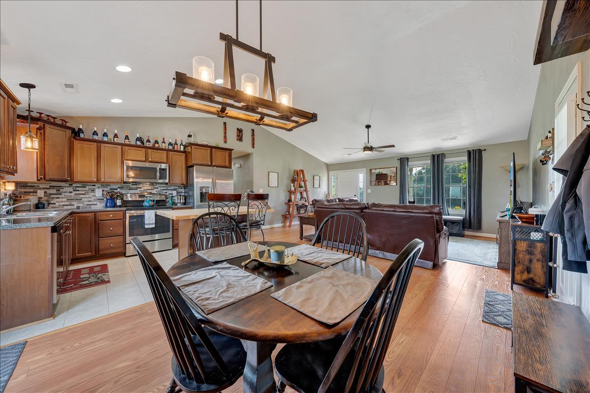 75 Longfield Road Fincastle, VA 24090 - Photo 15 of 30 Dining Room