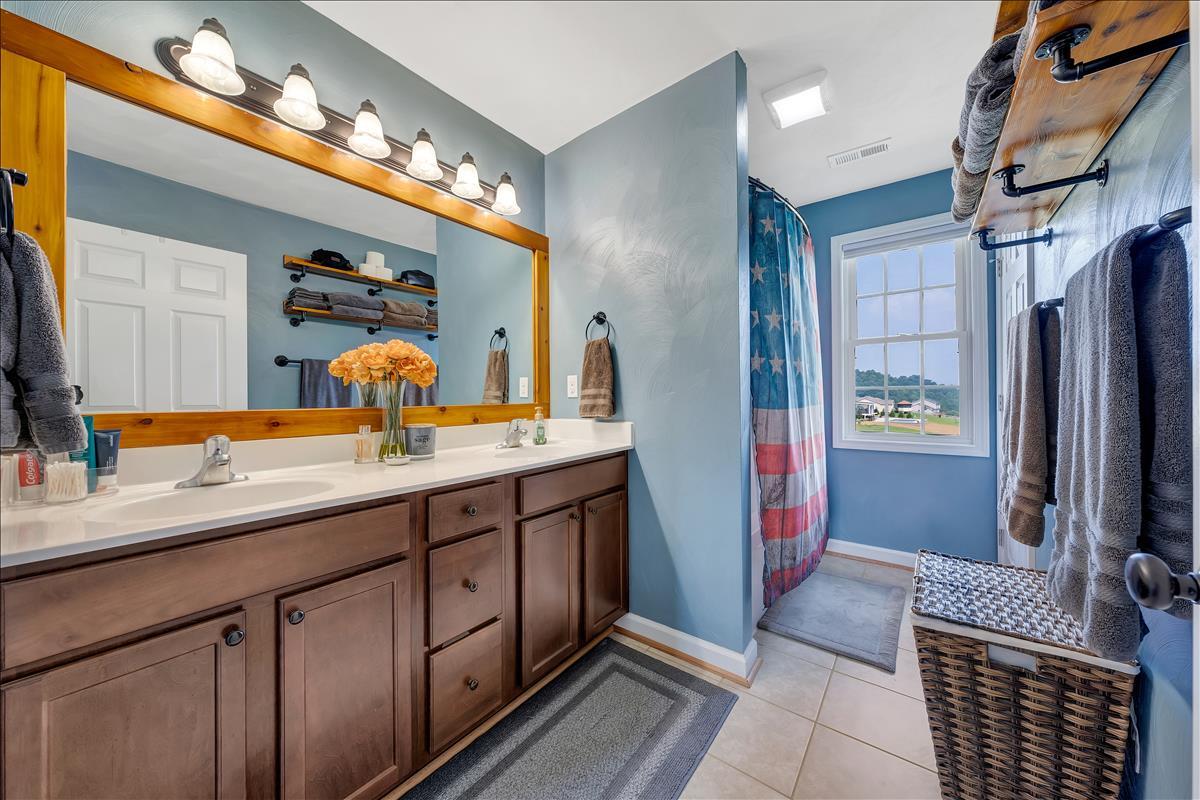 75 Longfield Road Fincastle, VA 24090 - Photo 19 of 30 Master Bath