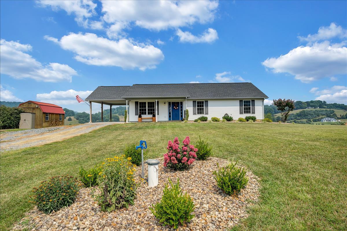 75 Longfield Road Fincastle, VA 24090 - Photo 3 of 30 Front of house 2