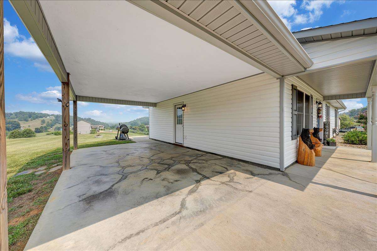 75 Longfield Road Fincastle, VA 24090 - Photo 24 of 30 Carport