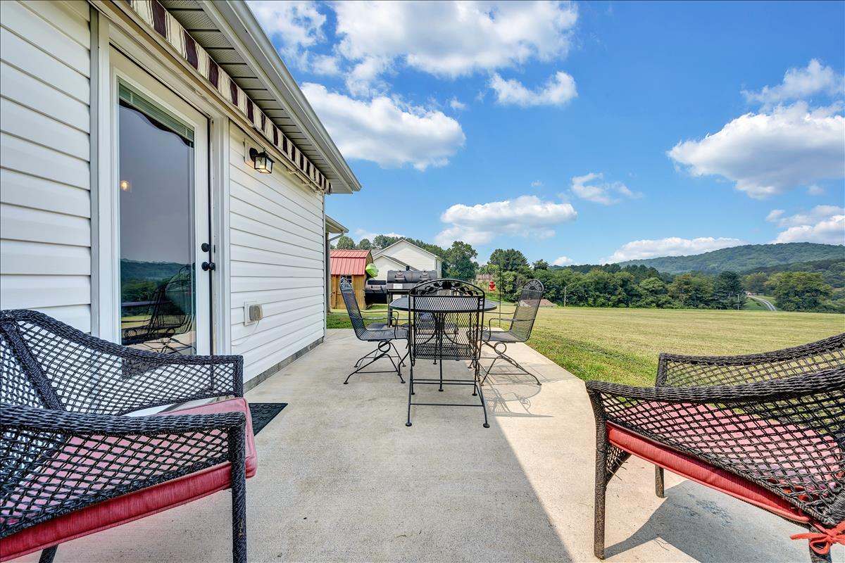 75 Longfield Road Fincastle, VA 24090 - Photo 26 of 30 Back Patio