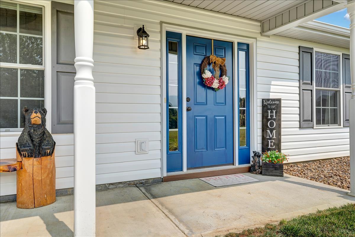 75 Longfield Road Fincastle, VA 24090 - Photo 4 of 30 Front door