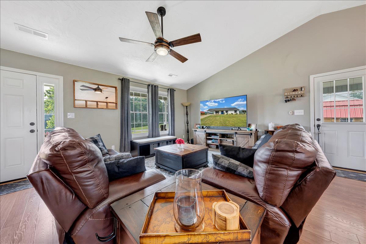 75 Longfield Road Fincastle, VA 24090 - Photo 7 of 30 Living Room 5