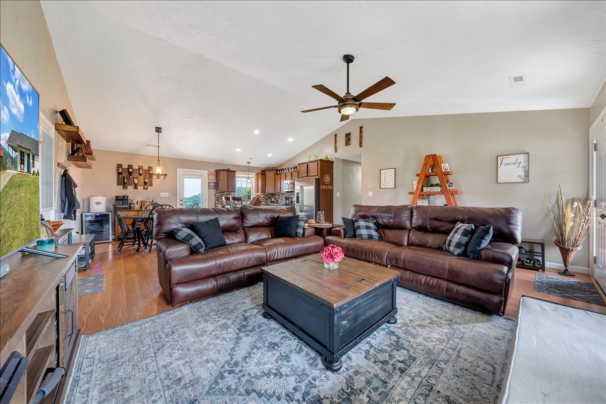 75 Longfield Road Fincastle, VA 24090 - Photo 8 of 30 Living Room 4