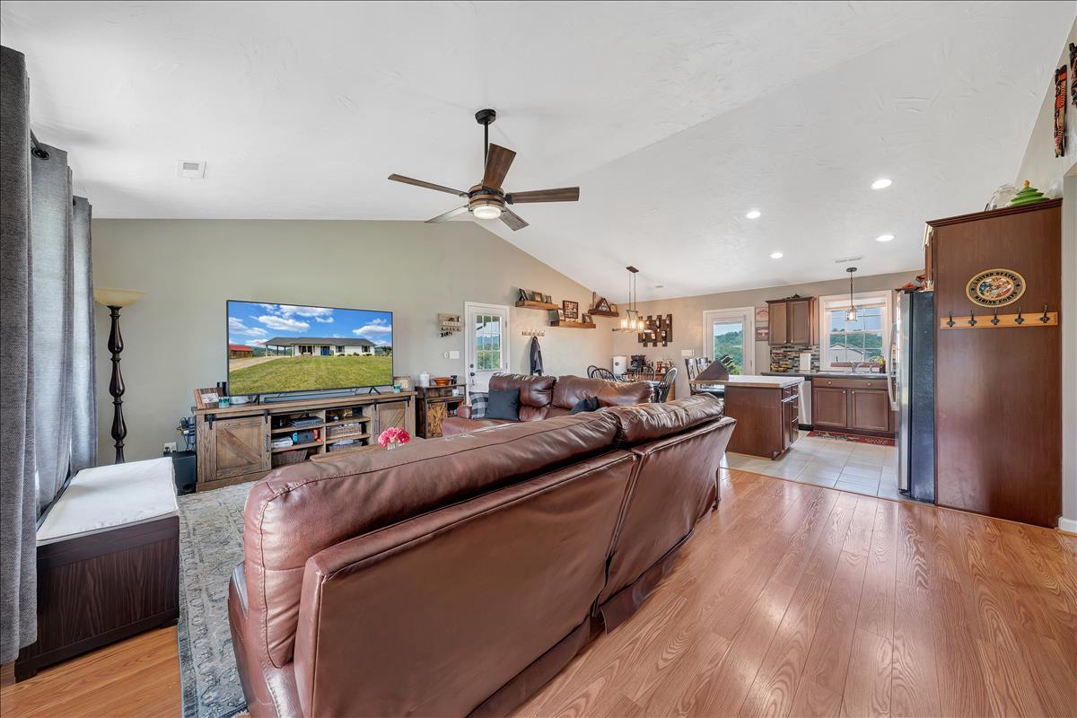 75 Longfield Road Fincastle, VA 24090 - Photo 10 of 30 Living Room 2