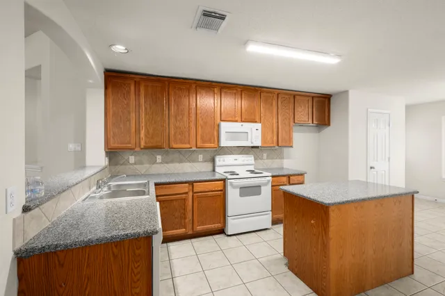 $300,000 | 3226 Woodwind Road, Montgomery, TX 77356