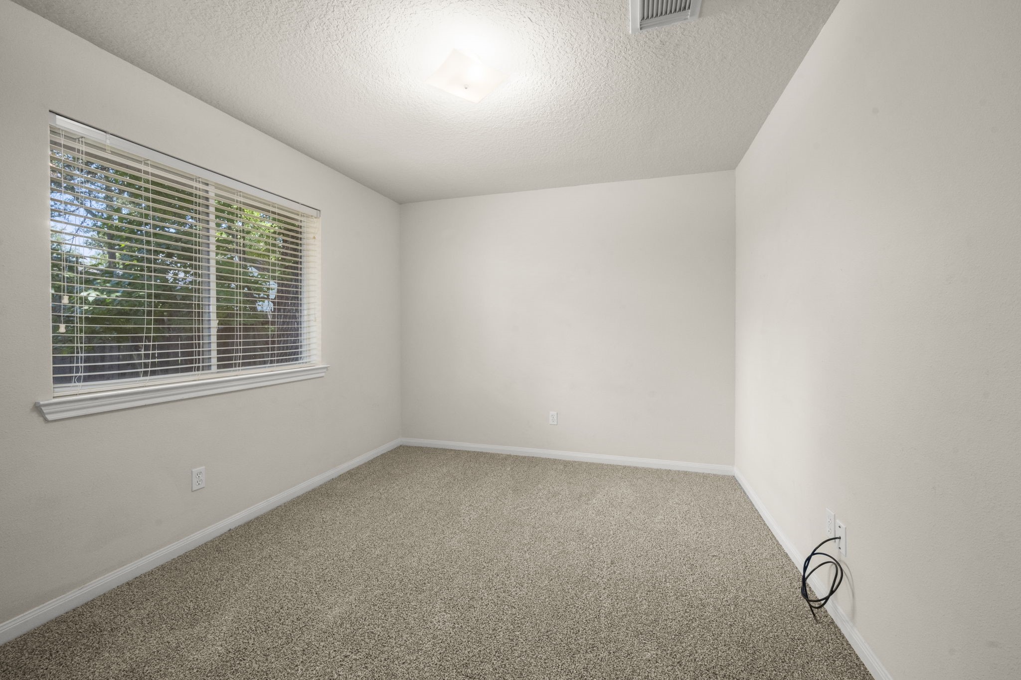 3226 Woodwind Road Montgomery, TX 77356 - Photo 19 of 34 an empty room with a window