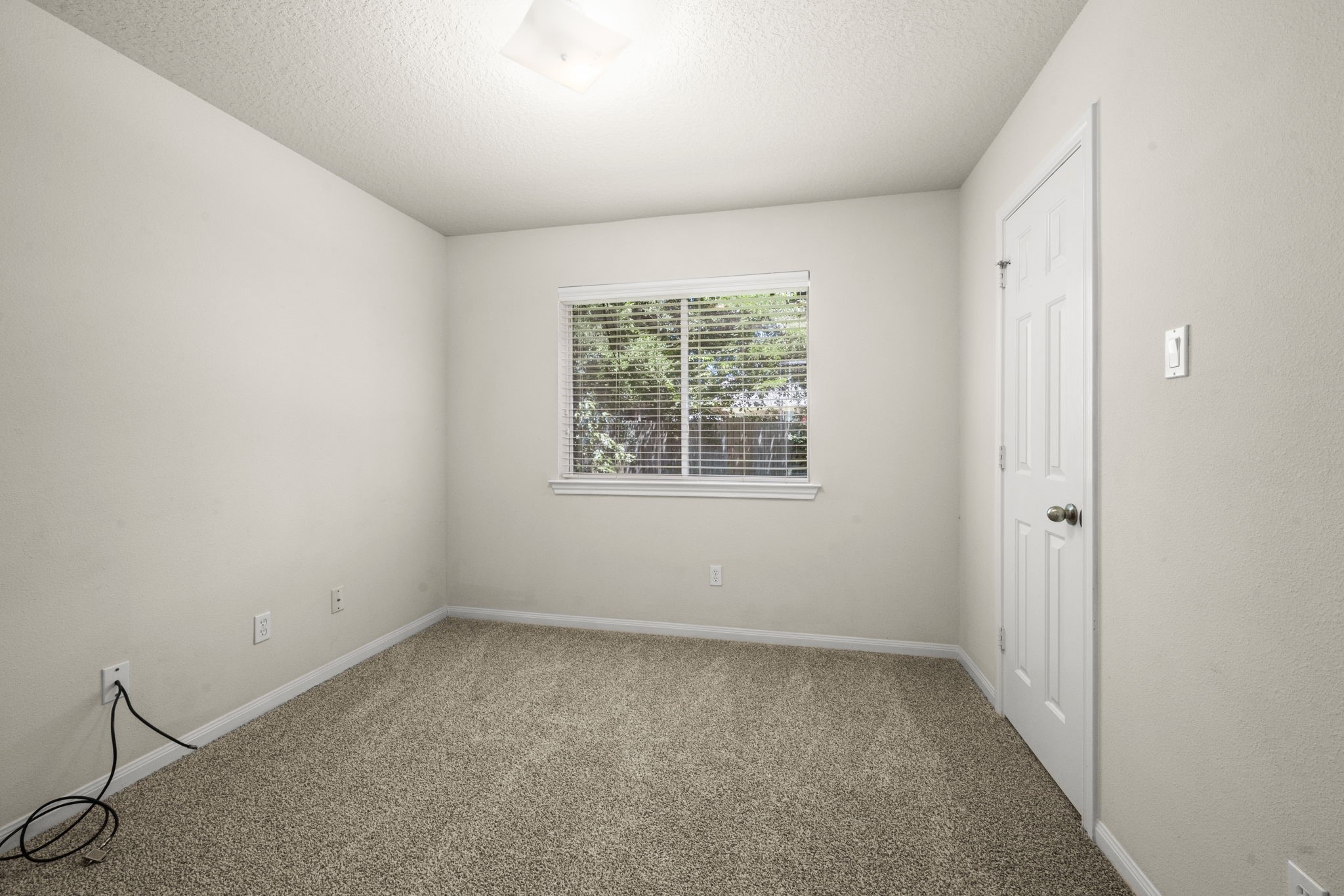 3226 Woodwind Road Montgomery, TX 77356 - Photo 20 of 34 an empty room with a window