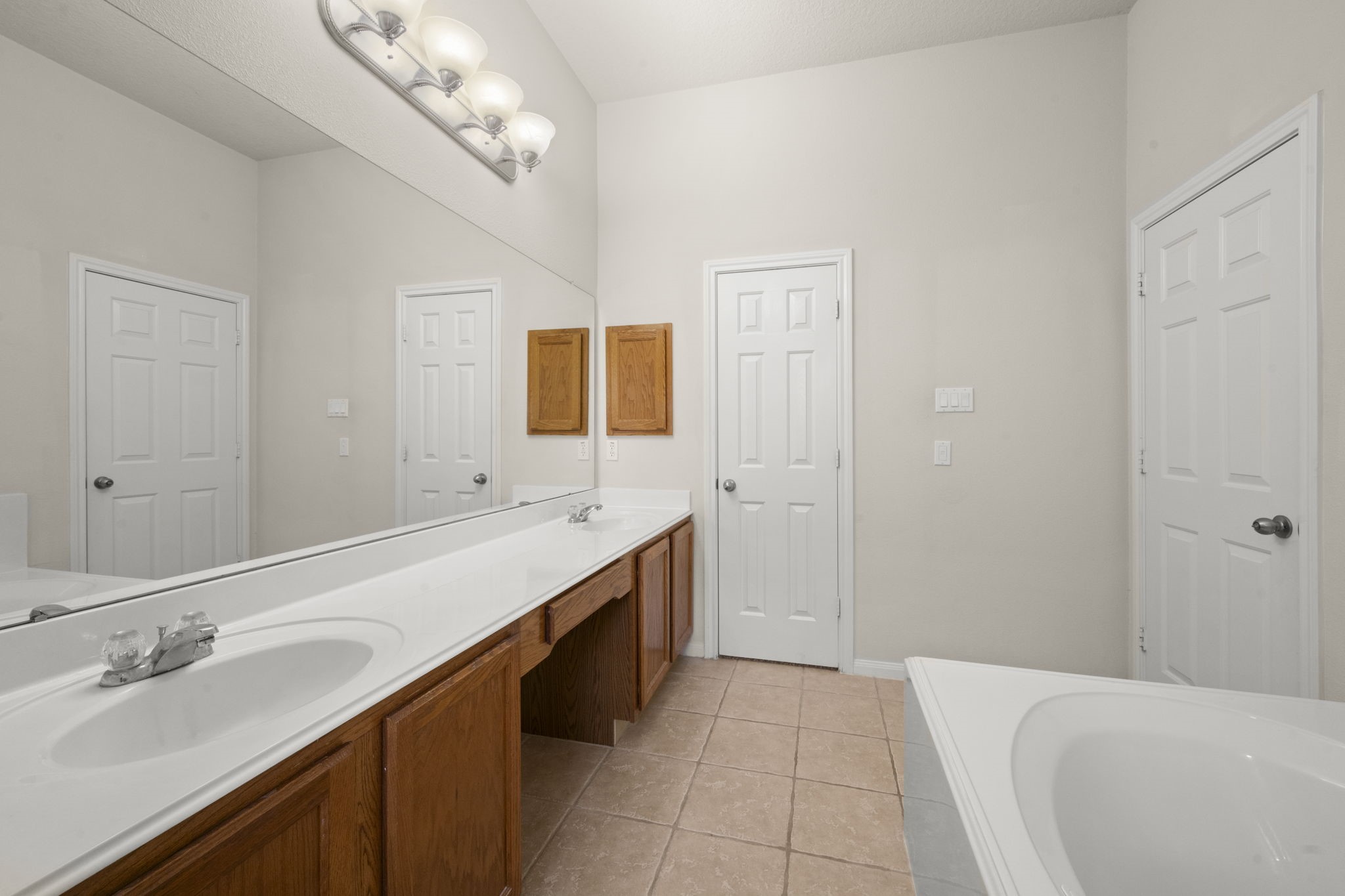 3226 Woodwind Road Montgomery, TX 77356 - Photo 26 of 34 a spacious bathroom with a bathtub sink and mirror