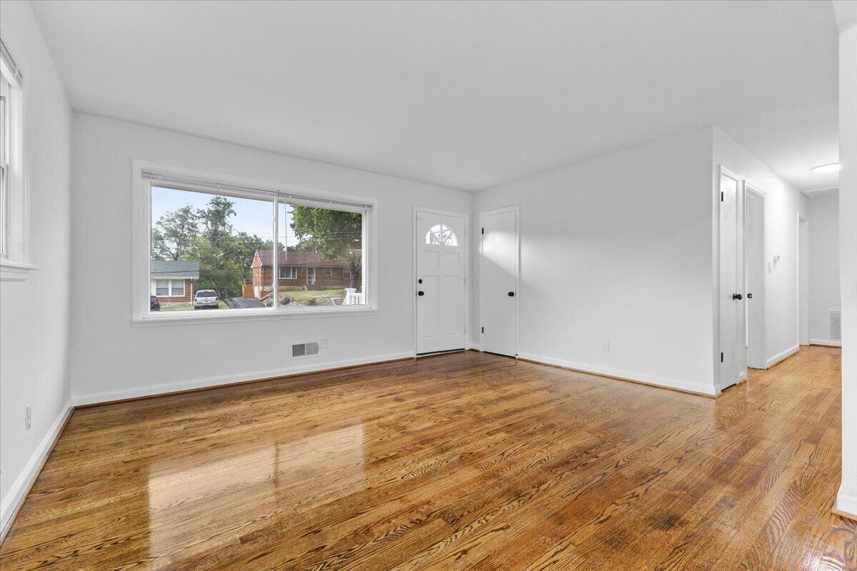 4928 Rowe Ridge Road Northwest Roanoke, VA 24017 - Photo 7 of 28 07-4928 Rowe Ridge Rd NW-7