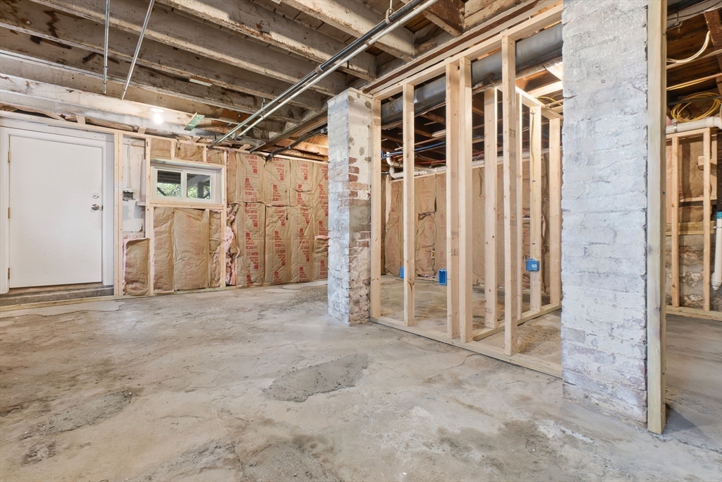 194 Springvale Avenue Everett, MA 02149 - Photo 27 of 34