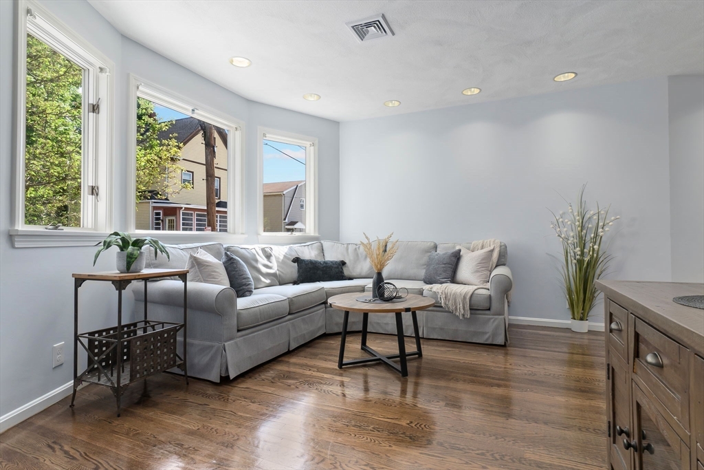 194 Springvale Avenue Everett, MA 02149 - Photo 7 of 34