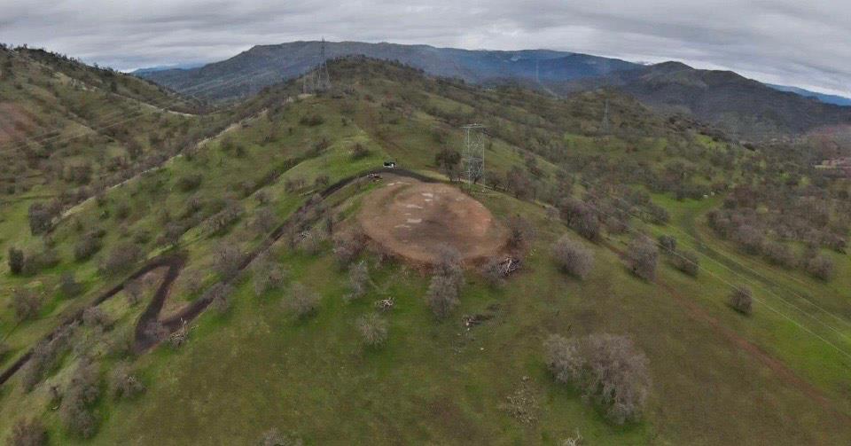 26900 Rye Meadow Lane Clovis, CA 93619 - Photo 4 of 13 a view of a dry yard with mountains in the background