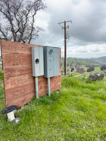 a view of a back yard with green space